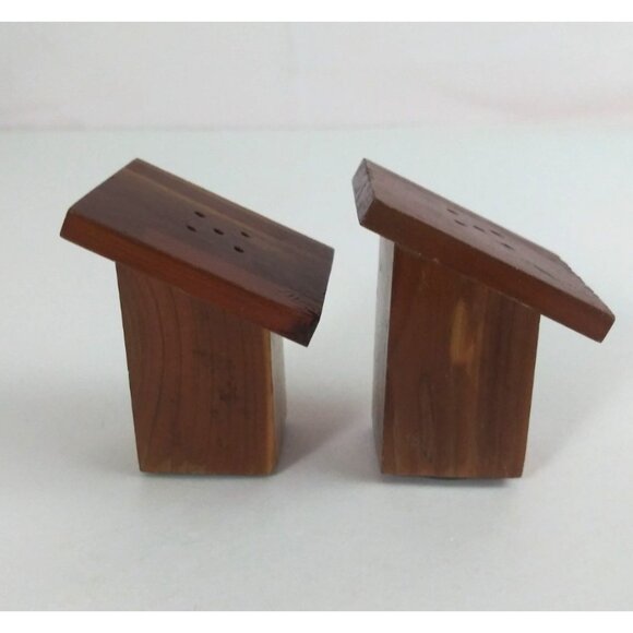 Vintage Ma & Pa Outhouse Wooden Salt & Pepper Shakers - Picture 4 of 6